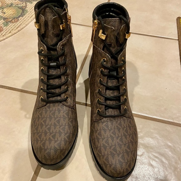 New-Michael Kors Laced up combat boots - Picture 4 of 6
